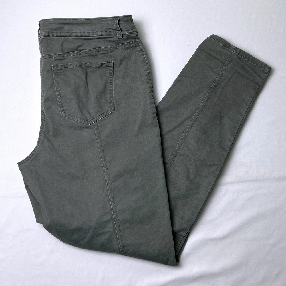 Chicos Women Seam Detail Straight Leg Utility Pants Size 2/12 Olive Green Casual